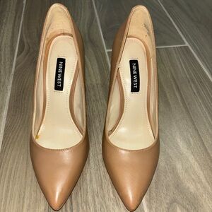 Nine West - Tatiana Size 5.5 in Natural Leather